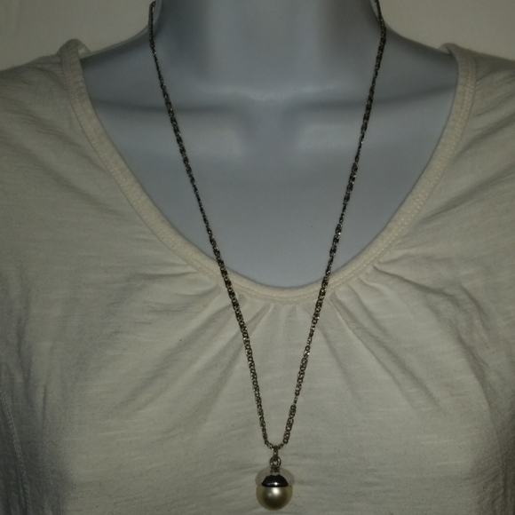 Necklace Silver Tone Faux Pearl Acorn Drop Pendant - Picture 2 of 6